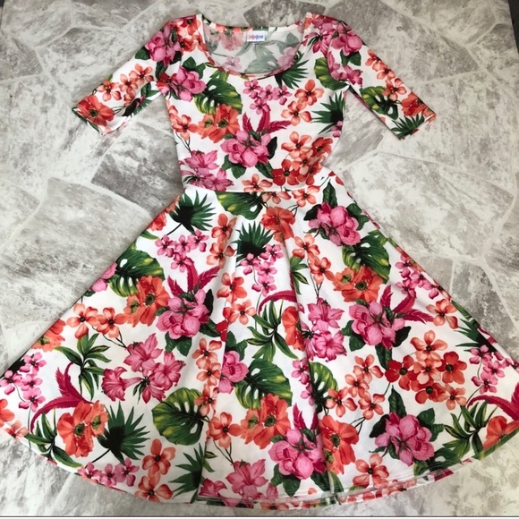 ISO!!! Lularoe Nicole tropical print size XS